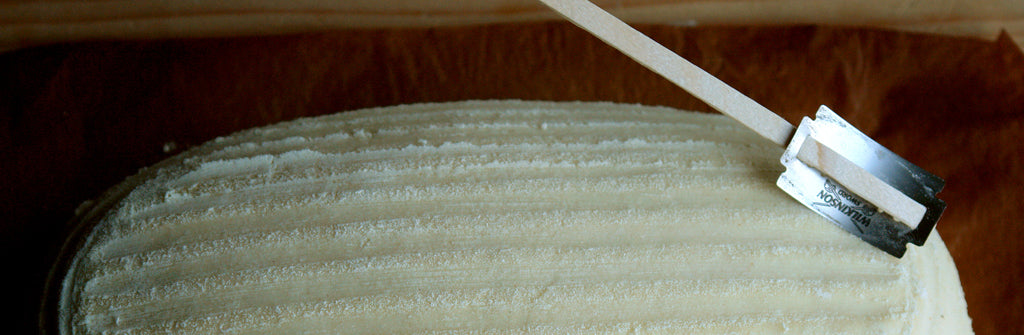 Tips and tricks 02: Scoring Bread